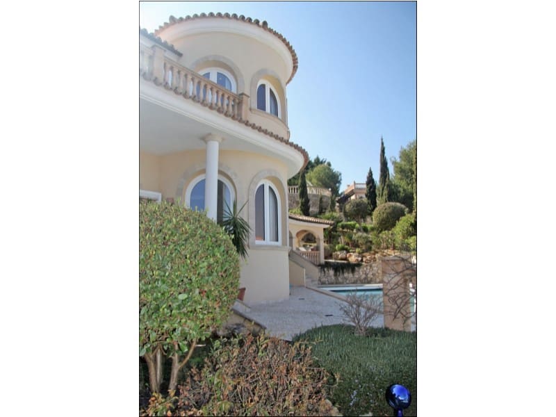 4 bedroom Villa for rent in Santa Ponsa with pool - € 6,000 (Ref: 9163232)