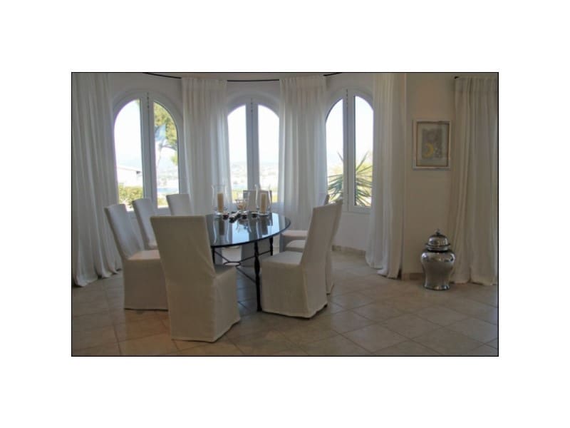 4 bedroom Villa for rent in Santa Ponsa with pool - € 6,000 (Ref: 9163232)