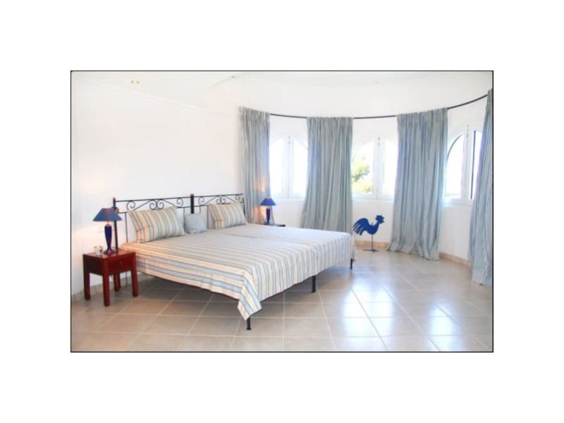 4 bedroom Villa for rent in Santa Ponsa with pool - € 6,000 (Ref: 9163232)