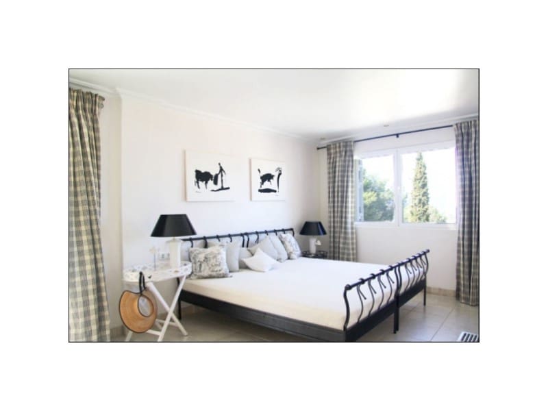 4 bedroom Villa for rent in Santa Ponsa with pool - € 6,000 (Ref: 9163232)