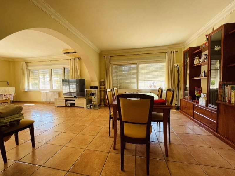 6 bedroom Villa for sale in Santa Ponsa with pool - € 2,600,000 (Ref: 9172347)