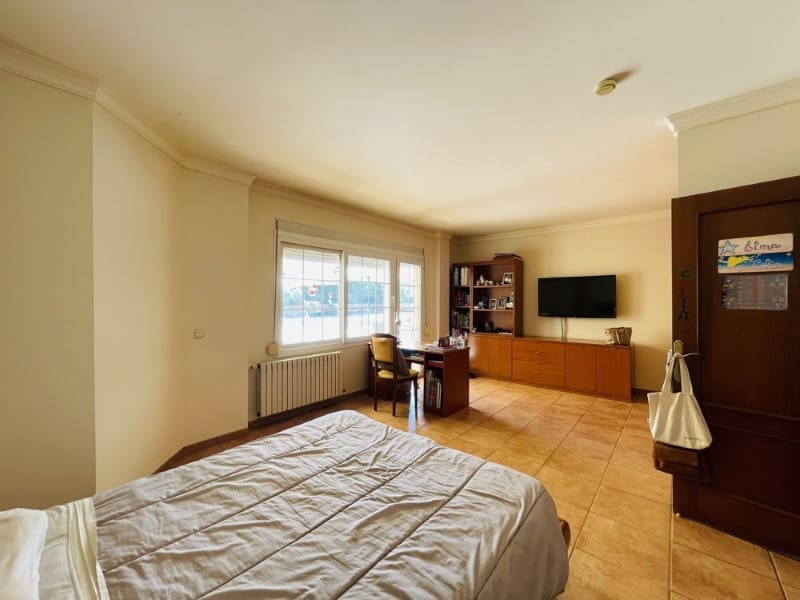 6 bedroom Villa for sale in Santa Ponsa with pool - € 2,600,000 (Ref: 9172347)