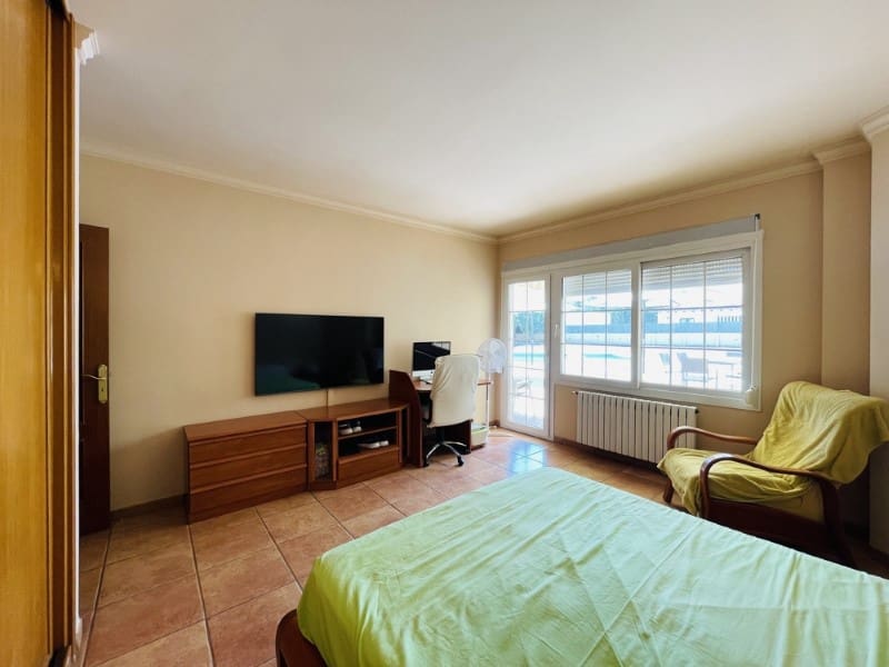 6 bedroom Villa for sale in Santa Ponsa with pool - € 2,600,000 (Ref: 9172347)