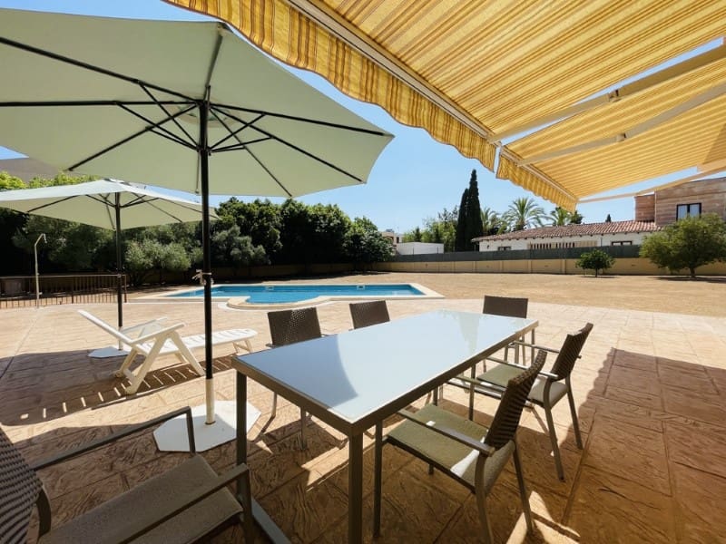 6 bedroom Villa for sale in Santa Ponsa with pool - € 2,600,000 (Ref: 9172347)