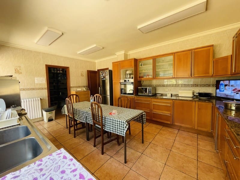 6 bedroom Villa for sale in Santa Ponsa with pool - € 2,600,000 (Ref: 9172347)