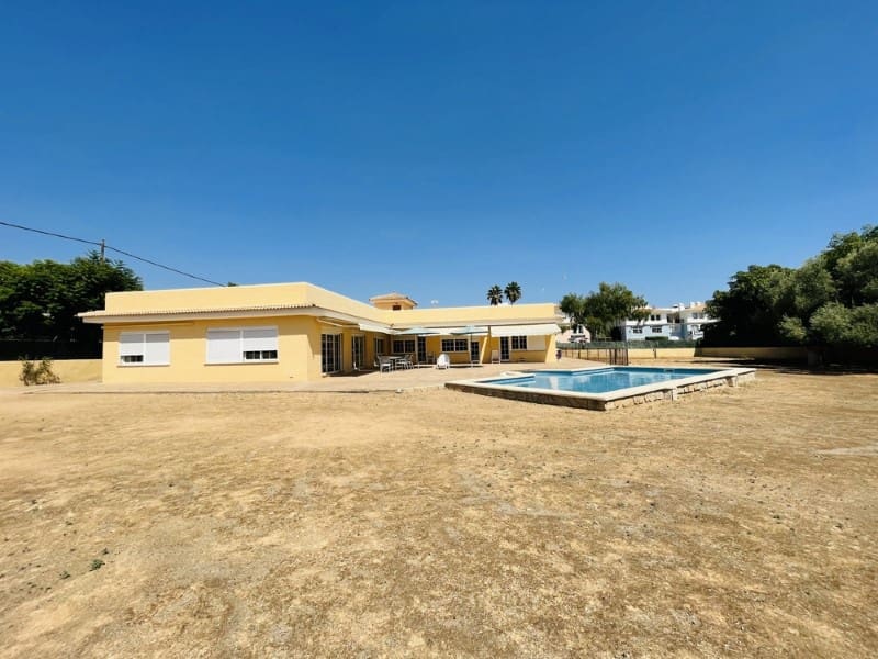 6 bedroom Villa for sale in Santa Ponsa with pool - € 2,600,000 (Ref: 9172347)