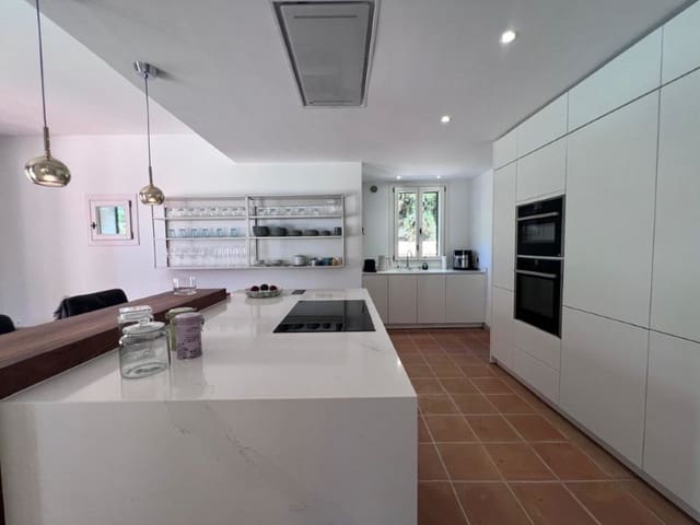 3 soveværelse Villa til salg i Santa Ponsa, Calvià med swimmingpool - € 2.550.000 (Ref: 9175940)