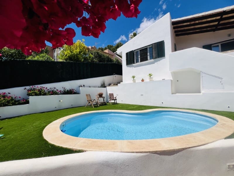 3 soveværelse Villa til salg i Costa de la Calma med swimmingpool - € 1.350.000 (Ref: 9203464)