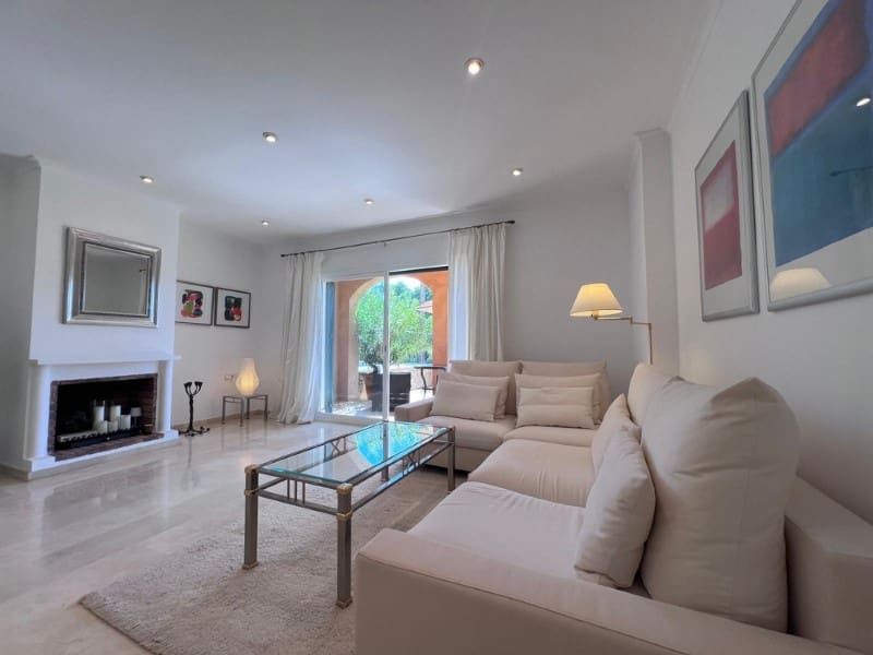 2 bedroom Apartment for sale in Santa Ponsa with pool garage - € 690,000 (Ref: 9240917)