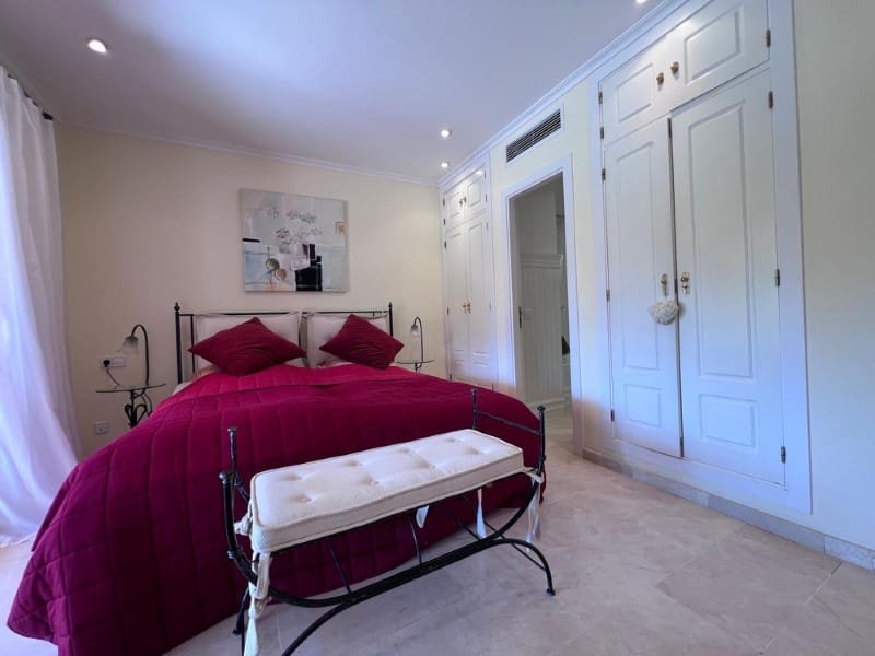 2 bedroom Apartment for sale in Santa Ponsa with pool garage - € 690,000 (Ref: 9240917)