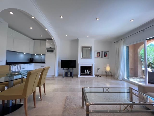 Apartamento de 2 habitaciones en Santa Ponsa, Calvià en venta con piscina garaje - 690.000 € (Ref: 9240917)