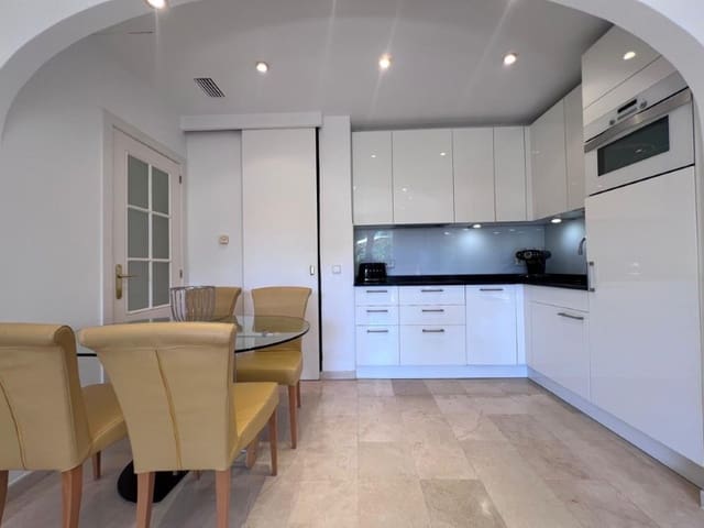 Apartamento de 2 habitaciones en Santa Ponsa, Calvià en venta con piscina garaje - 690.000 € (Ref: 9240917)