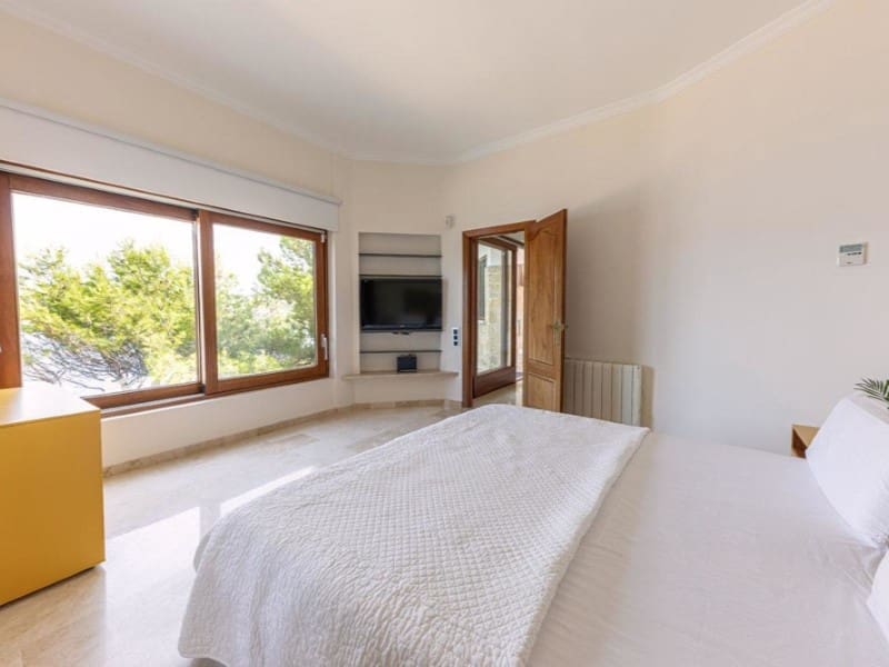 4 bedroom Villa for sale in Santa Ponsa with pool - € 8,000,000 (Ref: 9241202)