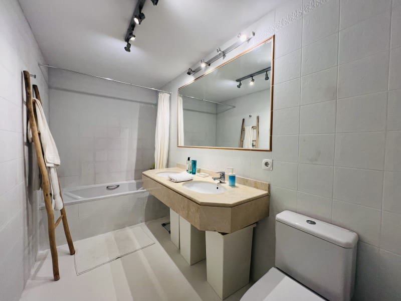 2 bedroom Apartment for sale in Santa Ponsa with pool - € 685,000 (Ref: 9435033)