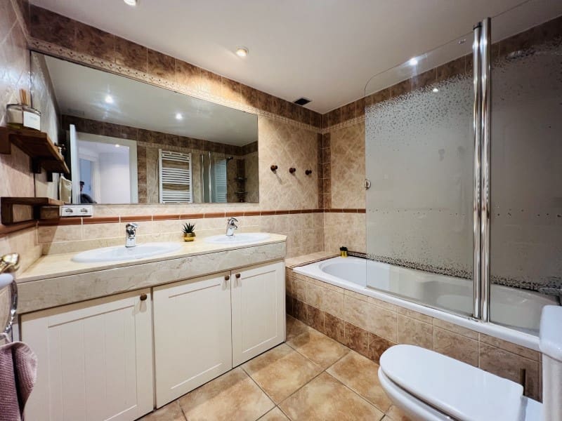 Casa de 2 habitaciones en Genova en alquiler con piscina garaje - 2.500 € (Ref: 9468415)