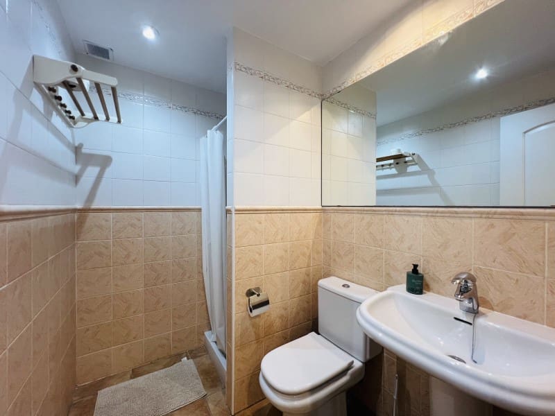 Casa de 2 habitaciones en Genova en alquiler con piscina garaje - 2.500 € (Ref: 9468415)