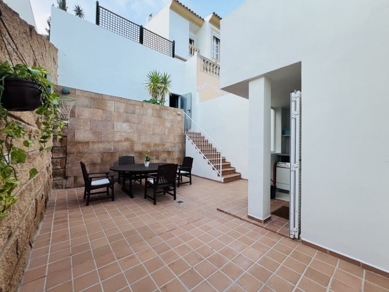 Casa de 2 habitaciones en Genova en alquiler con piscina garaje - 2.500 € (Ref: 9468415)