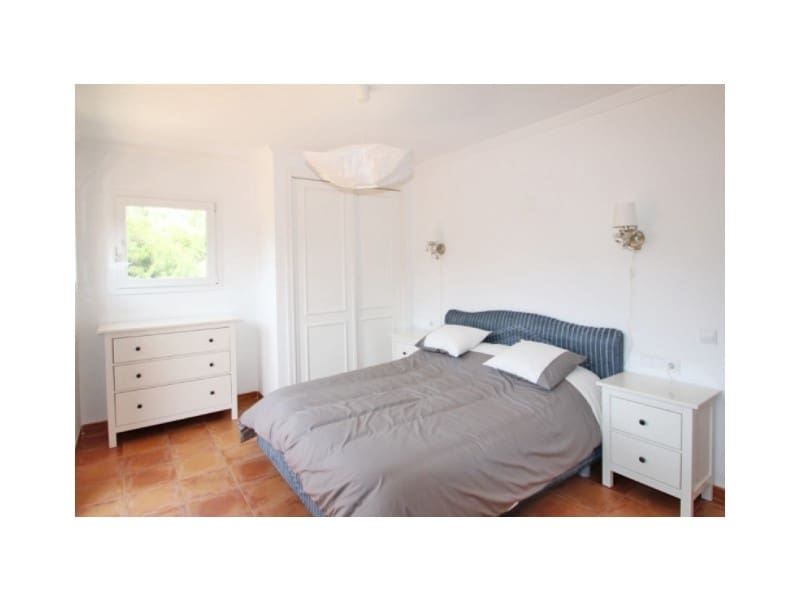 4 bedroom Semi-detached Villa for rent in Es Camp De Mar / El Camp De Mar with pool - € 3,200 (Ref: 9473174)