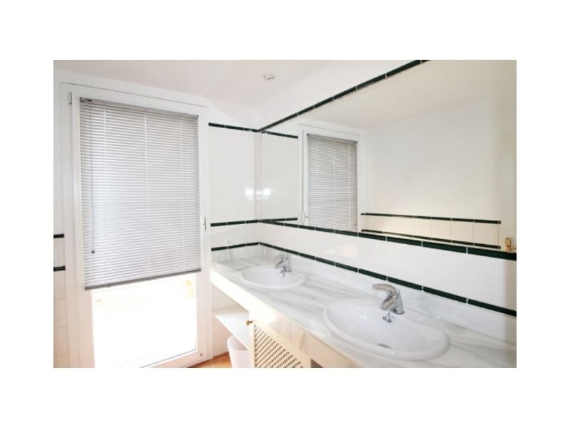 4 bedroom Semi-detached Villa for rent in Es Camp De Mar / El Camp De Mar with pool - € 3,200 (Ref: 9473174)