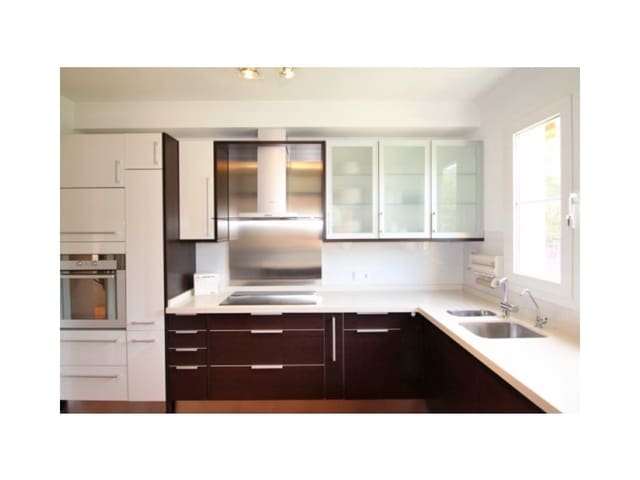 4 bedroom Semi-detached Villa for rent in Es Camp De Mar / El Camp De Mar, Andratx - € 3,200 (Ref: 9473174)