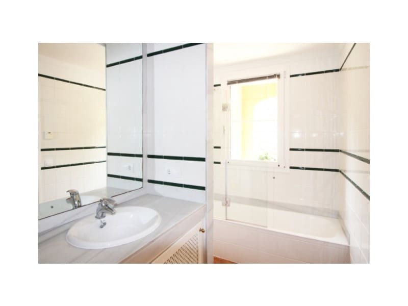 4 bedroom Semi-detached Villa for rent in Es Camp De Mar / El Camp De Mar with pool - € 3,200 (Ref: 9473174)