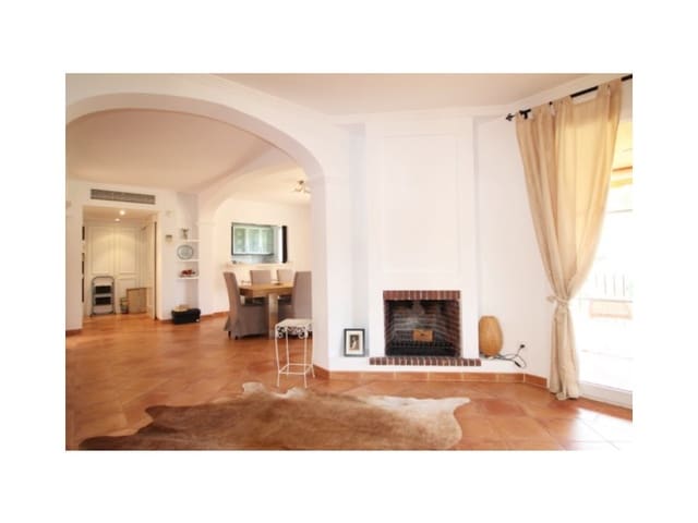 4 bedroom Semi-detached Villa for rent in Es Camp De Mar / El Camp De Mar, Andratx - € 3,200 (Ref: 9473174)