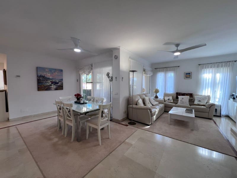 3 bedroom Apartment for rent in Santa Ponsa with pool - € 3,200 (Ref: 9491513)