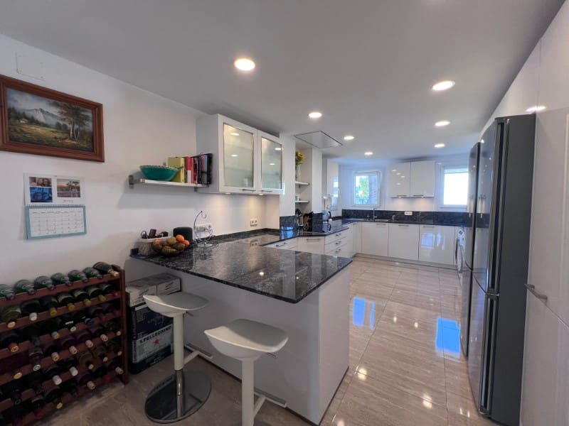 3 bedroom Apartment for rent in Santa Ponsa with pool - € 3,200 (Ref: 9491513)