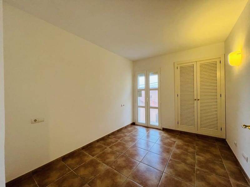 Maison de Ville de 2 chambres à louer à Genova avec piscine garage - 1 900 € (Ref: 9608161)