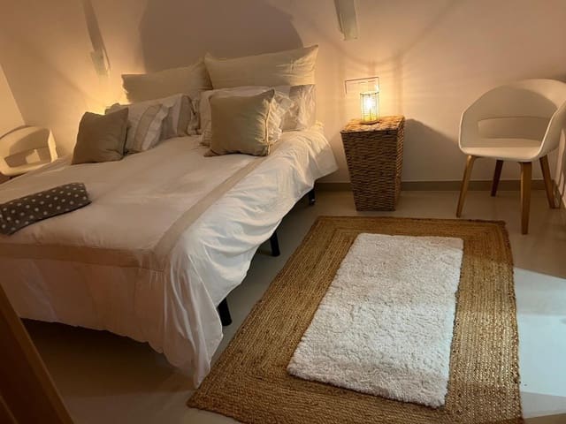 4 bedroom Semi-detached Villa for rent in Cala Vinyes / Cala Vinyas / Cala Viñas, Calvià with pool garage - € 3,950 (Ref: 9625791)