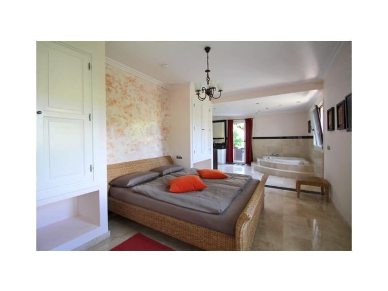 3 slaapkamer Villa te koop in Costa de la Calma met zwembad - € 2.550.000 (Ref: 9666366)