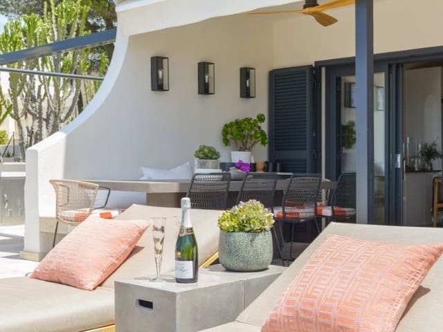 2 soverom Hus til salgs i Santa Ponsa, Calvià med svømmebasseng - € 2 200 000 (Ref: 9679746)