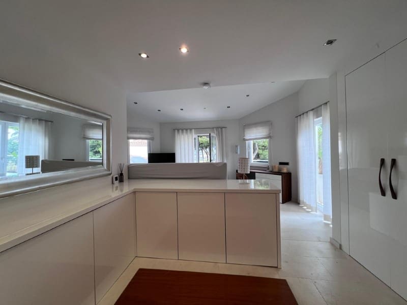 4 bedroom Villa for sale in Santa Ponsa with pool - € 3,950,000 (Ref: 9690484)