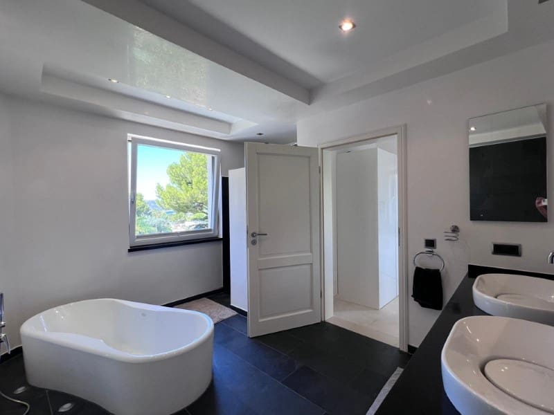 4 bedroom Villa for sale in Santa Ponsa with pool - € 3,950,000 (Ref: 9690484)