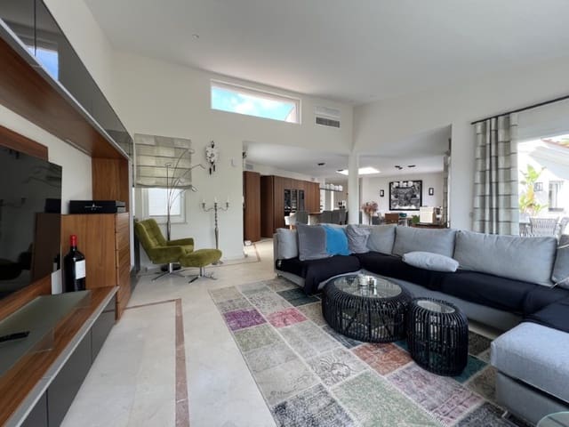 4 bedroom Villa for sale in Santa Ponsa, Calvià with pool - € 3,950,000 (Ref: 9690484)