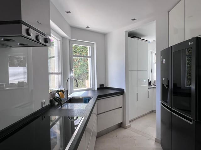 4 bedroom Villa for sale in Santa Ponsa, Calvià with pool - € 3,950,000 (Ref: 9690484)