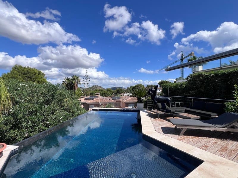 4 bedroom Villa for sale in Santa Ponsa with pool - € 3,950,000 (Ref: 9690484)