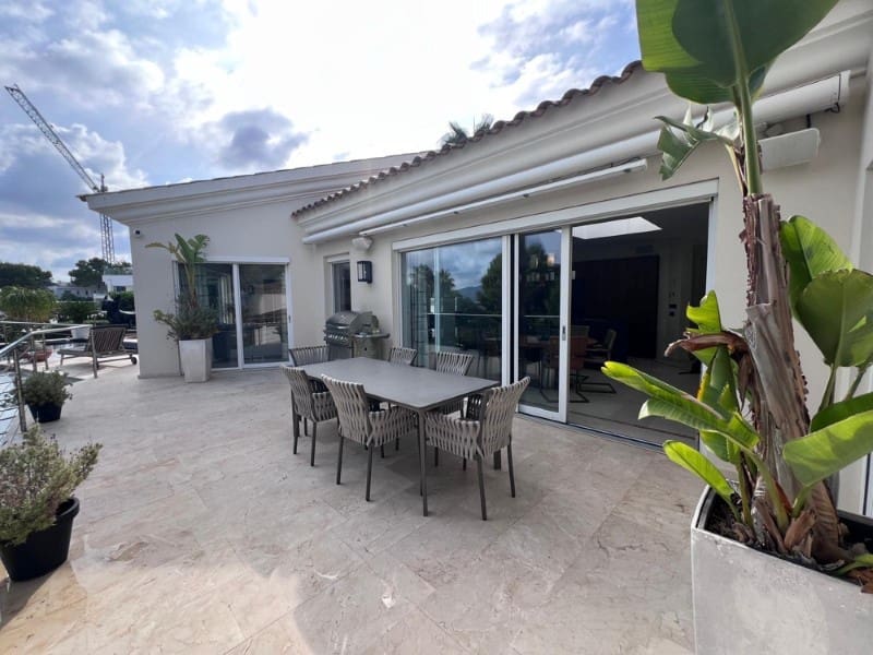4 bedroom Villa for sale in Santa Ponsa with pool - € 3,950,000 (Ref: 9690484)