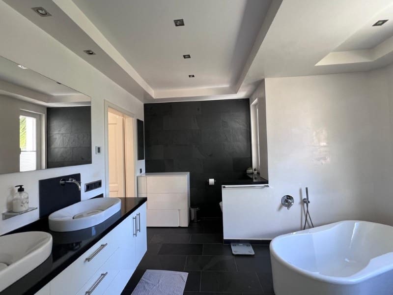 4 bedroom Villa for sale in Santa Ponsa with pool - € 3,950,000 (Ref: 9690484)