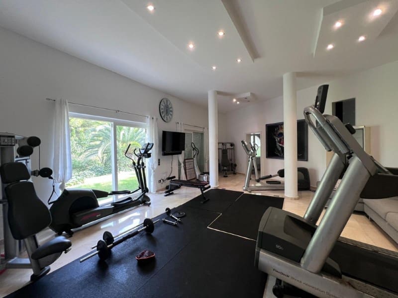 4 bedroom Villa for sale in Santa Ponsa with pool - € 3,950,000 (Ref: 9690484)