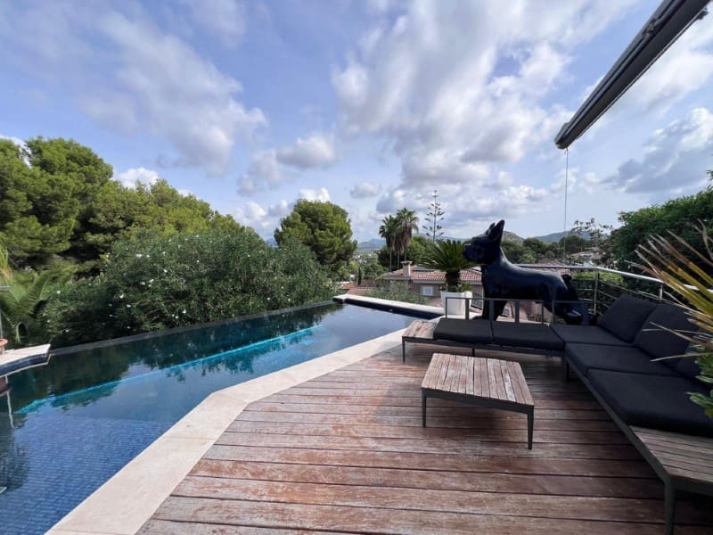 4 bedroom Villa for sale in Santa Ponsa with pool - € 3,950,000 (Ref: 9690484)