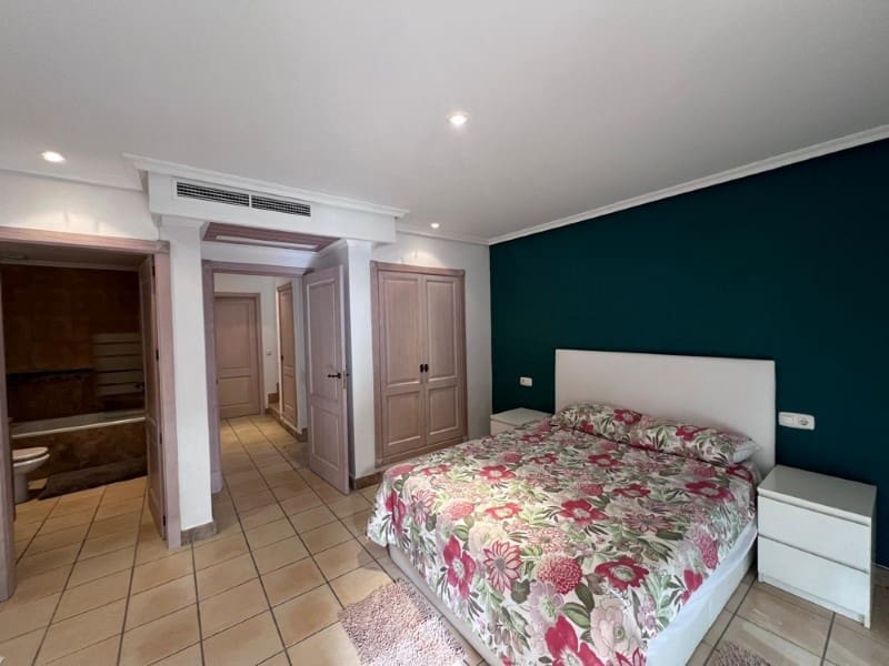 4 bedroom Apartment for rent in Santa Ponsa with pool garage - € 3,500 (Ref: 9721561)