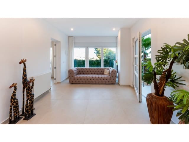 4 bedroom Villa for rent in Palmanova, Calvià with pool - € 9,900 (Ref: 9732010)