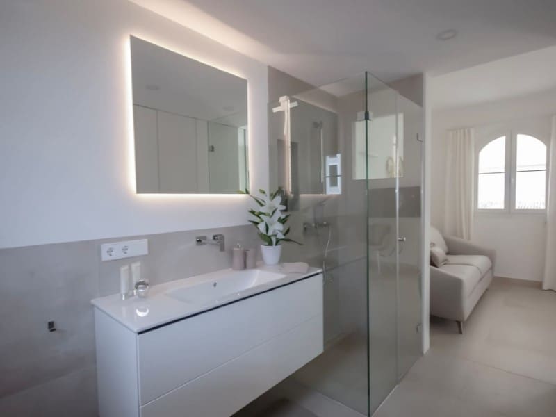 2 soveværelse Semi-Rækkehus til salg i Santa Ponsa med swimmingpool garage - € 1.695.000 (Ref: 9741678)