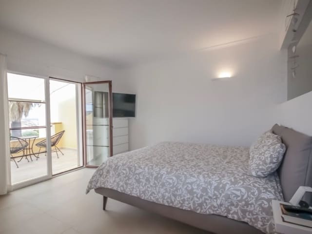 2 soveværelse Semi-Rækkehus til salg i Santa Ponsa, Calvià med swimmingpool garage - € 1.695.000 (Ref: 9741678)