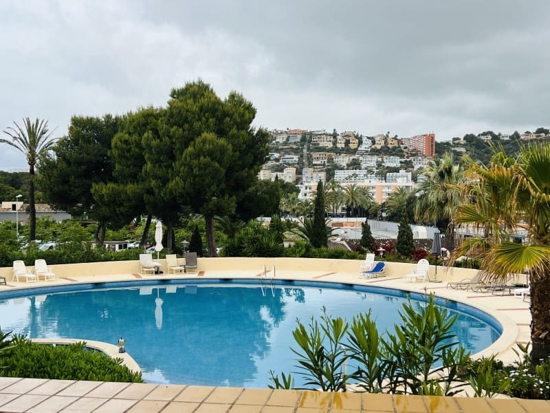 Apartamento de 2 habitaciones en Santa Ponsa en alquiler con piscina - 1.600 € (Ref: 9820319)