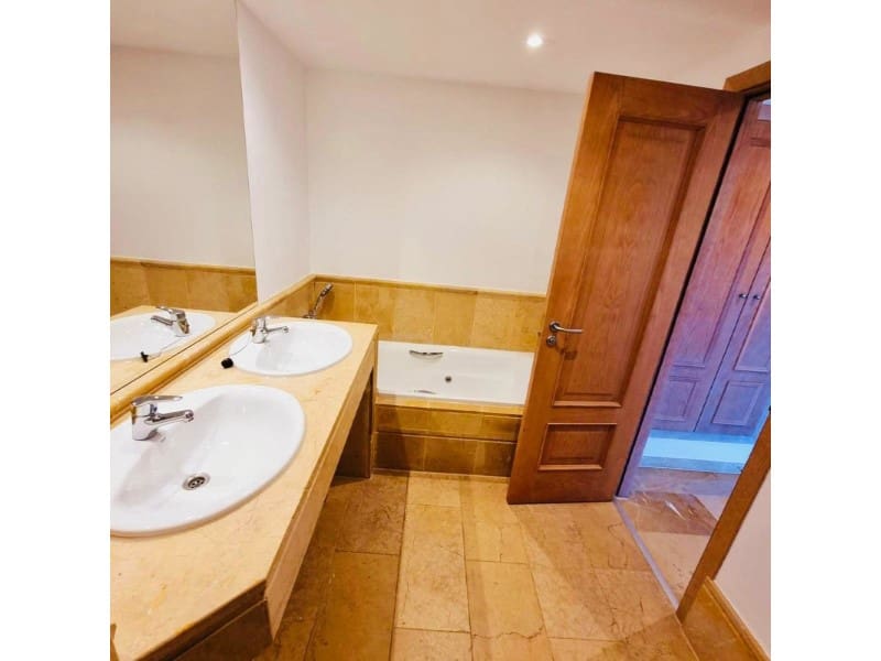 2 bedroom Apartment for rent in Santa Ponsa with pool garage - € 3,000 (Ref: 9828997)