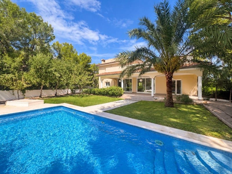 3 bedroom Villa for rent in Sol de Mallorca with pool garage - € 6,300 (Ref: 9855347)