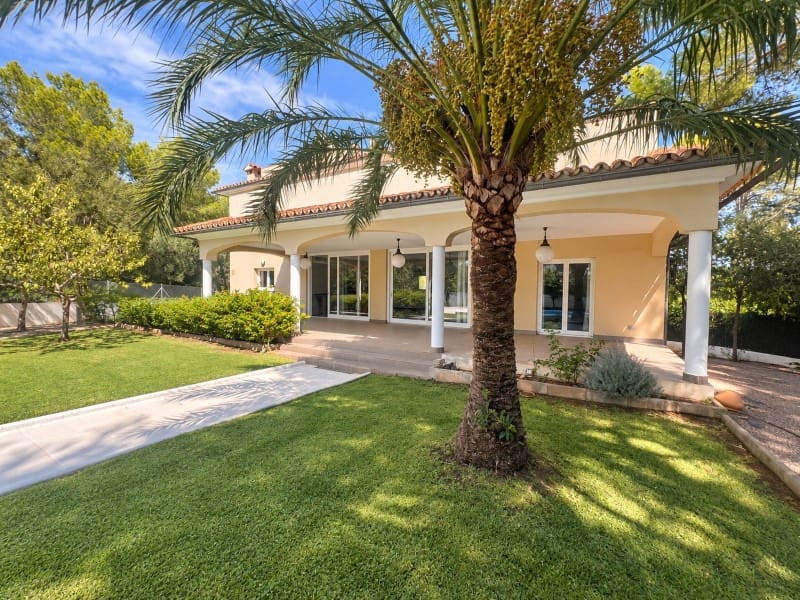 3 bedroom Villa for rent in Sol de Mallorca with pool garage - € 6,300 (Ref: 9855347)