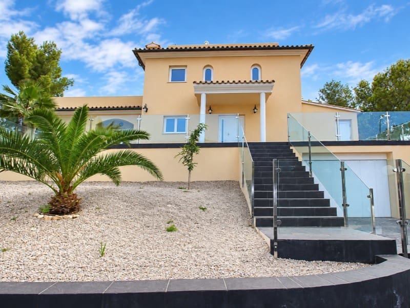 3 bedroom Villa for rent in Sol de Mallorca with pool garage - € 6,300 (Ref: 9855347)